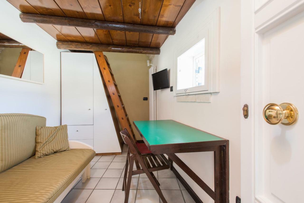 Il Garbino Suite And Apartment Лече Екстериор снимка
