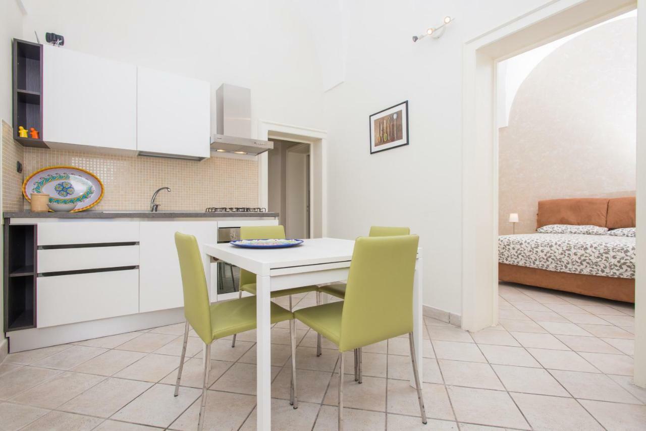 Il Garbino Suite And Apartment Лече Екстериор снимка