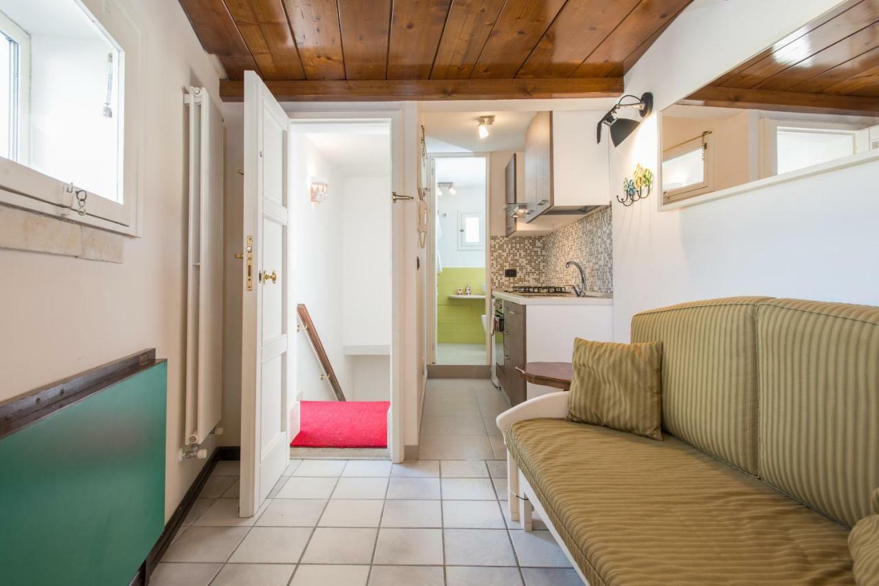 Il Garbino Suite And Apartment Лече Екстериор снимка